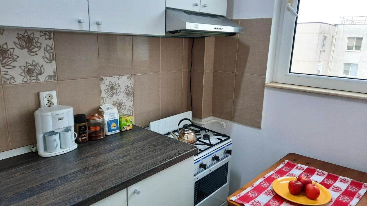 Lovely 1 Bedroom Apartment With Free Street Parking Bukares Bagian luar foto