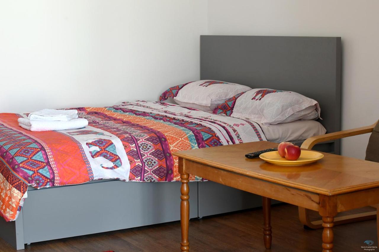 Lovely 1 Bedroom Apartment With Free Street Parking Bukares Bagian luar foto